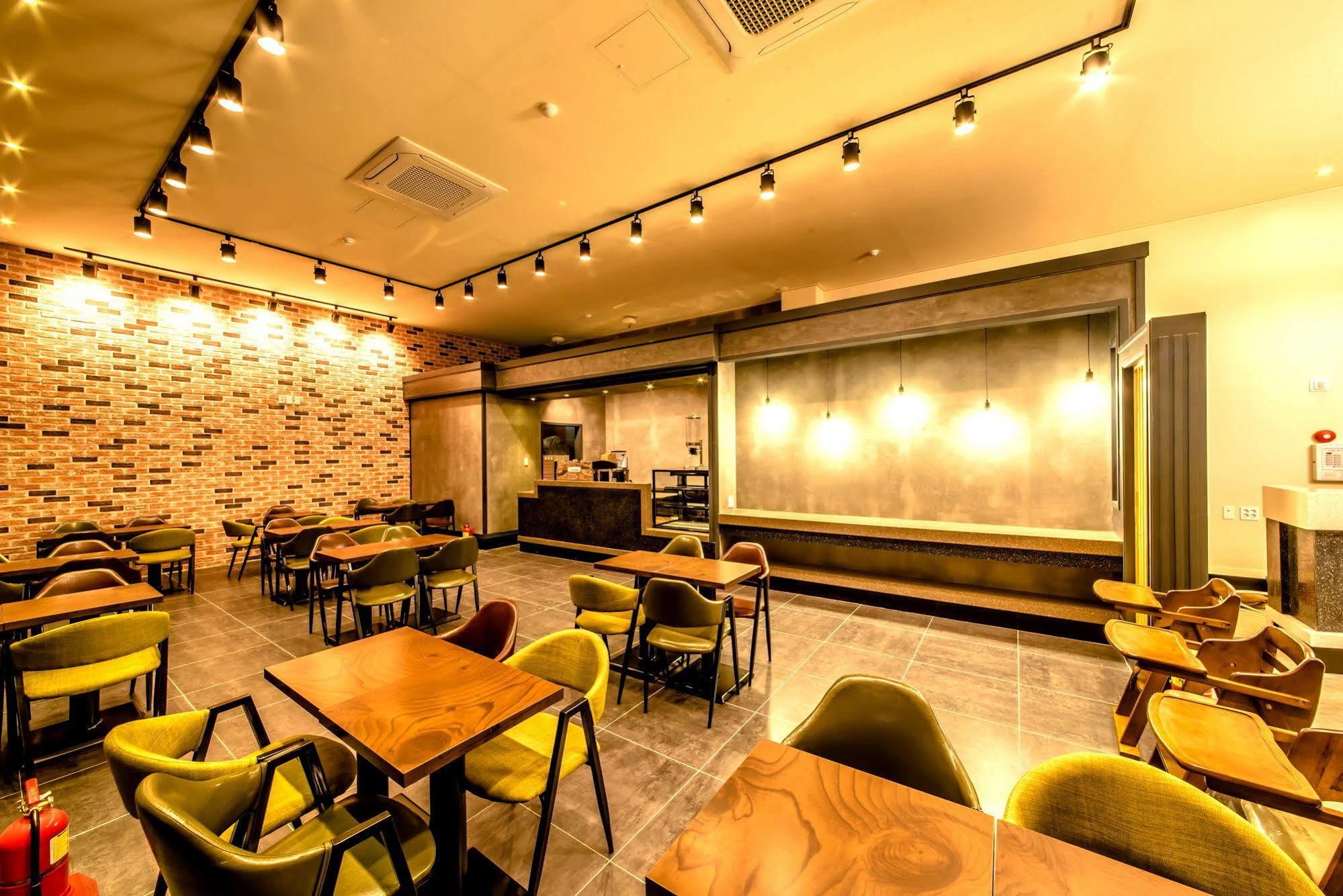 Sunrise Hotel Jungmun Branch Сеогвипо Екстериор снимка